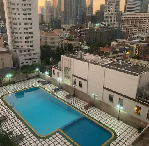Spacious In Sukhumvit Nana Apartment