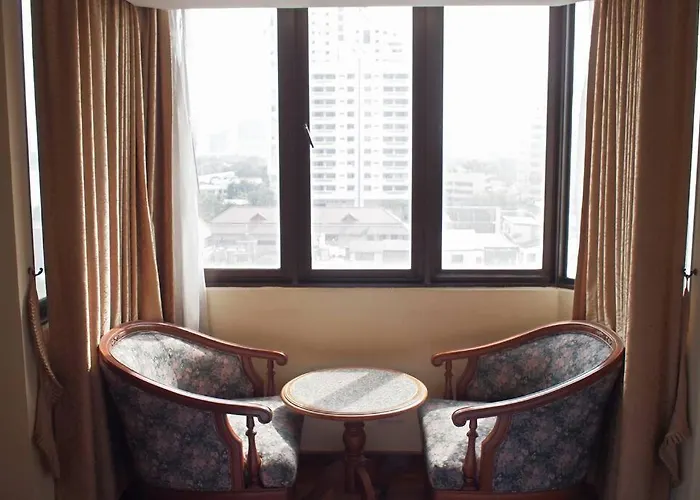 Spacious In Sukhumvit Nana Apartment *