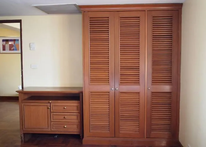 Spacious In Sukhumvit Nana Apartment *
